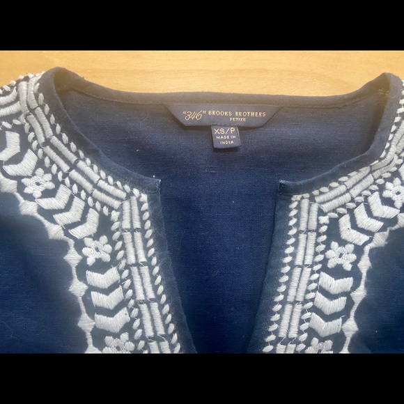 Brooks Brothers v neck top - Picture 4 of 4